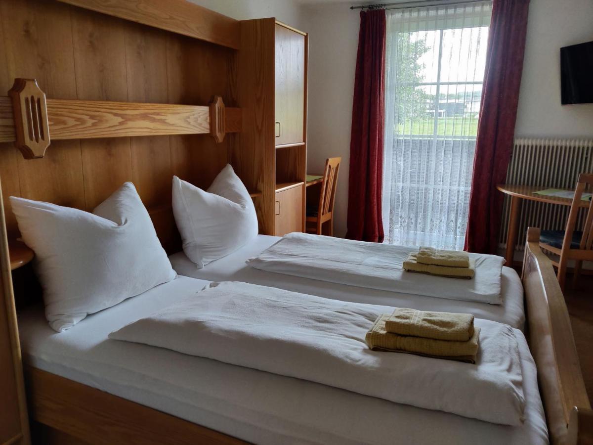 Pension Holzapfel Sankt Georgen im Attergau Esterno foto