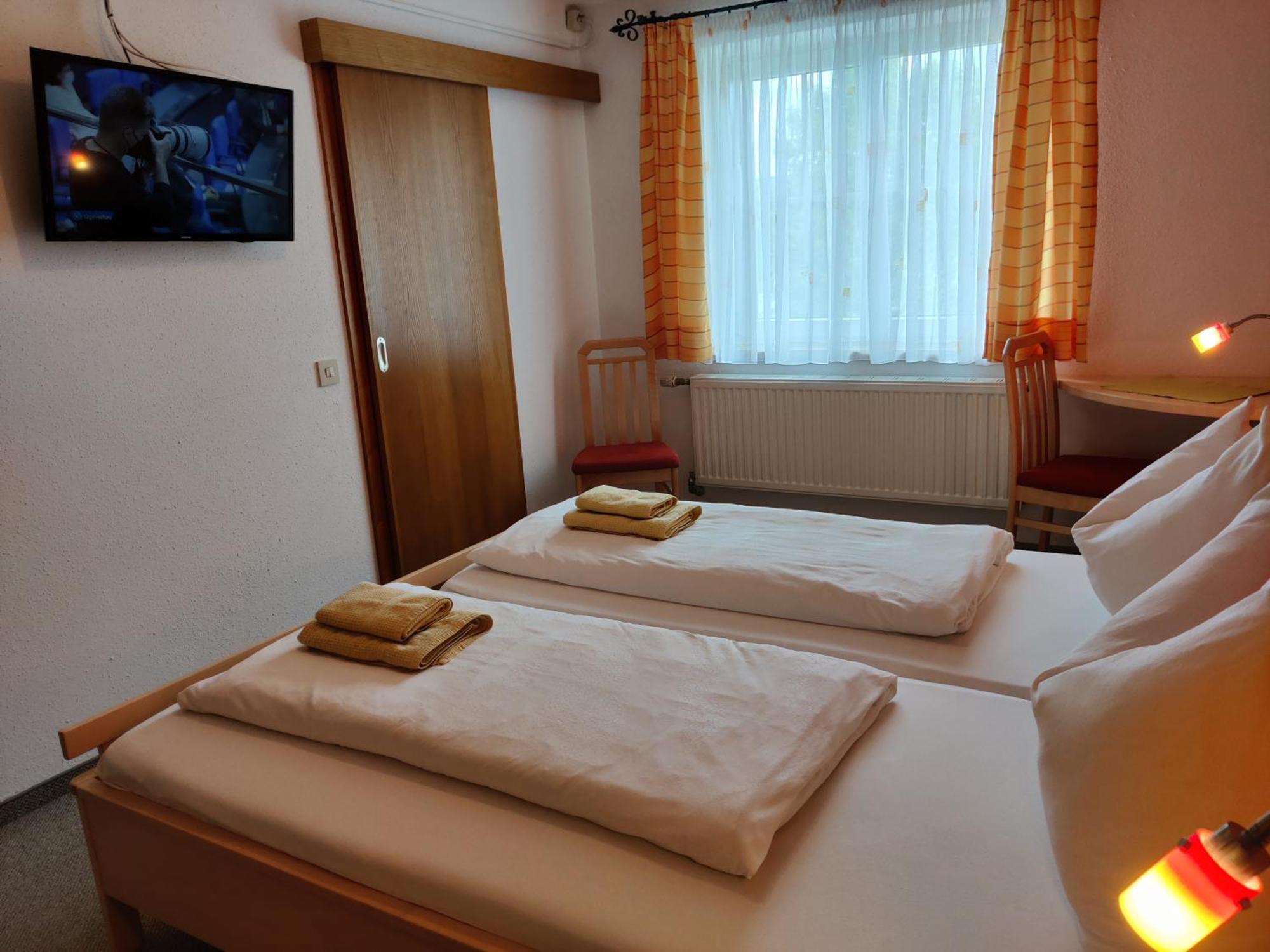 Pension Holzapfel Sankt Georgen im Attergau Esterno foto